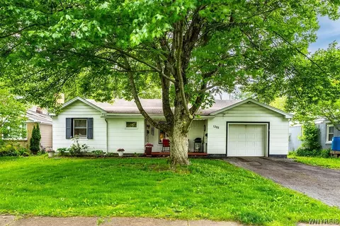1285 Parkview Dr, North Tonawanda, NY 14120