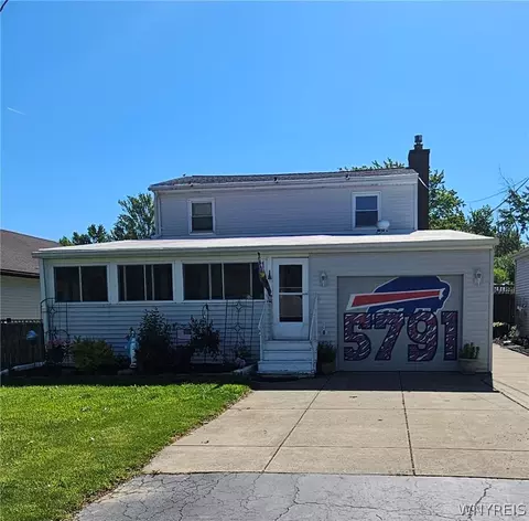 5791 Elmhurst Rd, Lake View, NY 14085