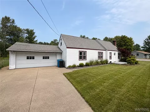 322 Kennedy Ave, Evans, NY 14006