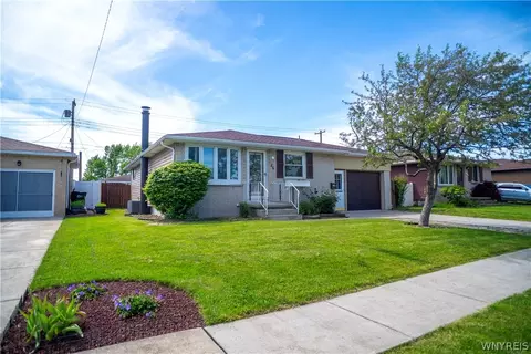26 Caroline Ln, Depew, NY 14043