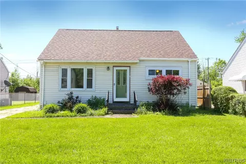 105 Nokomis Pkwy, Cheektowaga, NY 14225