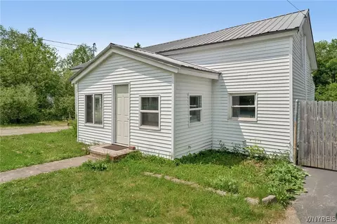 1422 Eagle St, Freedom, NY 14065