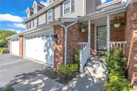102 Forest Edge Dr, East Amherst, NY 14051