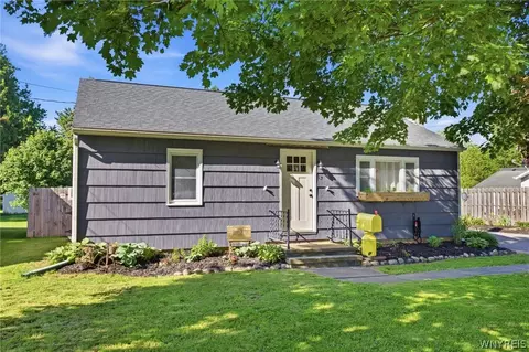 13 Munson St, Le Roy, NY 14482
