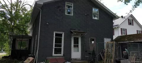 76 North St, Le Roy, NY 14482