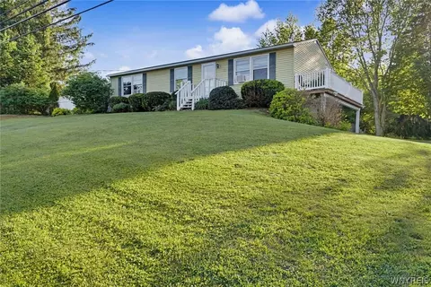 11171 Maple Grove Rd, Freedom, NY 14065