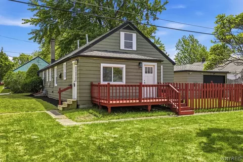 5 Twain Ct, Tonawanda, NY 14150