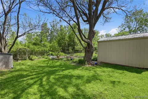 Exterior - 86 Patsy Ln, Depew, NY 14043 photo 3 of 6
