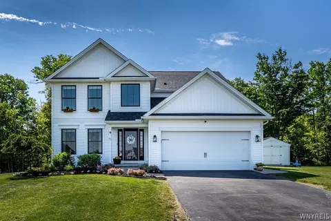67 Jaycee Ln, West Seneca, NY 14224