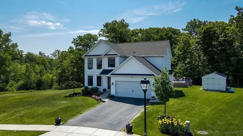 67 Jaycee Ln, West Seneca, NY 14224