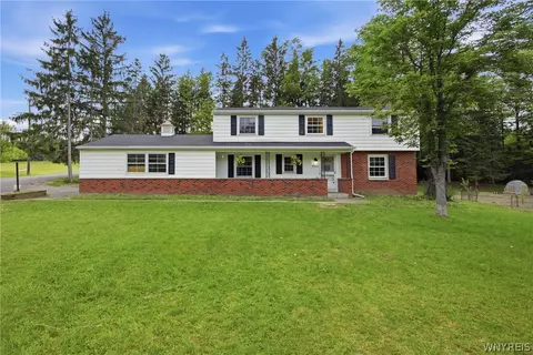 8894 Woodview Dr, Colden, NY 14033