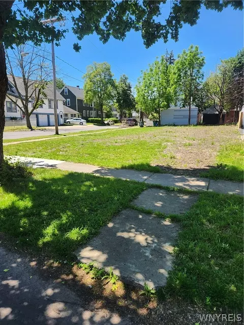 38 Peoria St, Buffalo, NY 14207