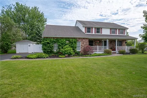 9381 Pine Breeze Ln, Clarence Center, NY 14032