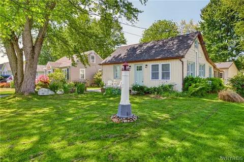 9168 Applewood St, Evans, NY 14006