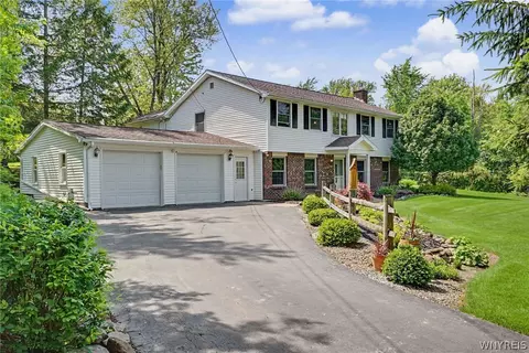 2137 Grover Rd, Aurora, NY 14170