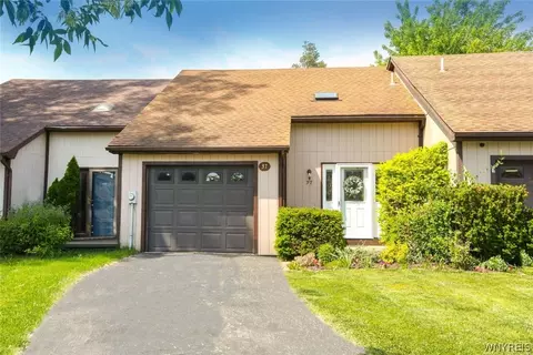 37 Robin Rd, Amherst, NY 14228