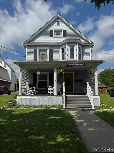 16 Orchard St, Royalton, NY 14105