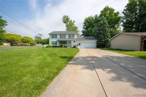3 Greenwood Cir, North Tonawanda, NY 14120