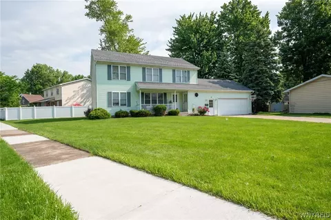 3 Greenwood Cir, North Tonawanda, NY 14120