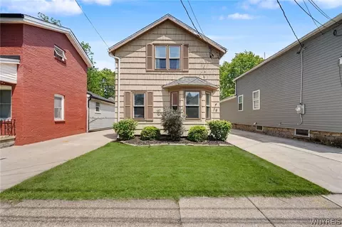 18 Lake Ave, Lancaster, NY 14086
