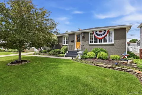 65 Leni Ln, Cheektowaga, NY 14225