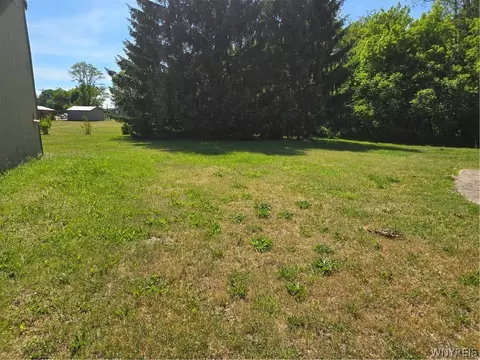 Exterior - 12507 Ridge Rd, Ridgeway, NY 14103 photo 4 of 5