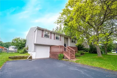 7030 Brandywine Dr, Evans, NY 14047