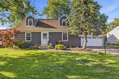12 Sudbury Ln, Amherst, NY 14221