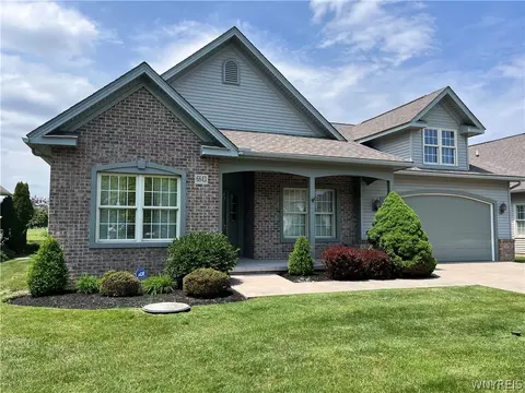 6843 Lock Haven Dr, Lockport, NY 14094