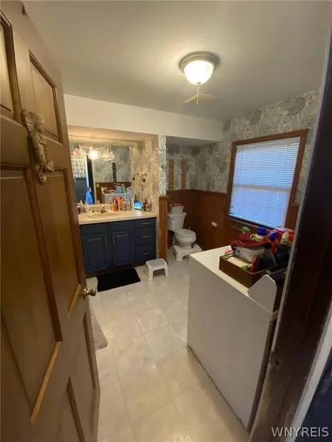 Bath - 1874 Hess Rd, Appleton, NY 14008 photo 1 of 2