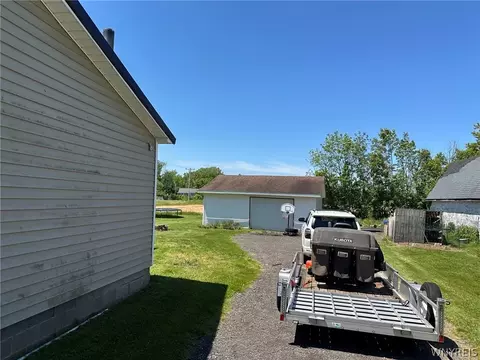Exterior - 1874 Hess Rd, Appleton, NY 14008 photo 4 of 6