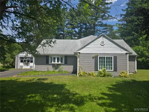 14 Gratton Dr, Bath, NY 14810 photo 2