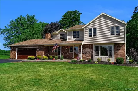 11269 Sunrise Ln, East Aurora, NY 14052