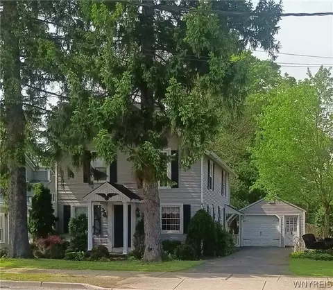 25 S Main St, Holland, NY 14080