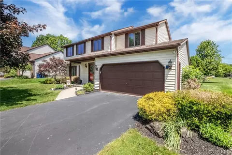 402 Glen Oak Dr, East Amherst, NY 14051