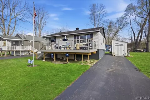 879 Triangle Dr, Hanover, NY 14081