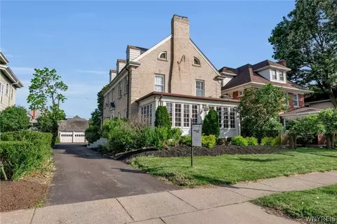 2740 Main St, Buffalo, NY 14214
