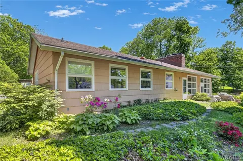 924 River Rd, Porter, NY 14174