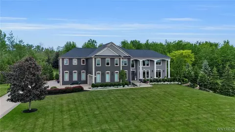 29 Grand View Trl, Orchard Park, NY 14127