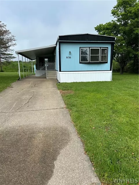 8136 Amy Jenn Dr, Evans, NY 14006