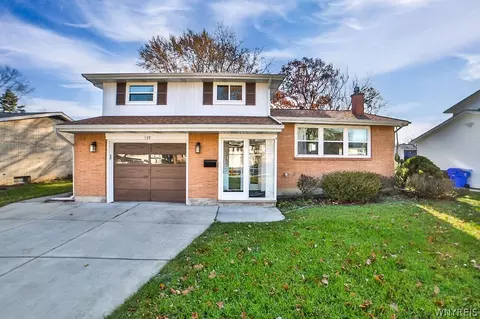 139 Rosewood Dr, West Seneca, NY 14224