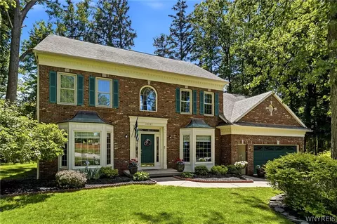 10585 Royal Oak Dr, Clarence, NY 14031