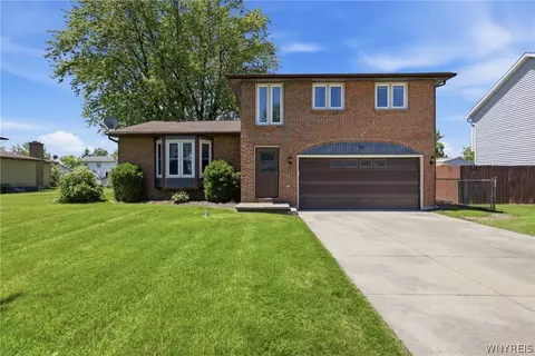 44 Queens Dr, Grand Island, NY 14072