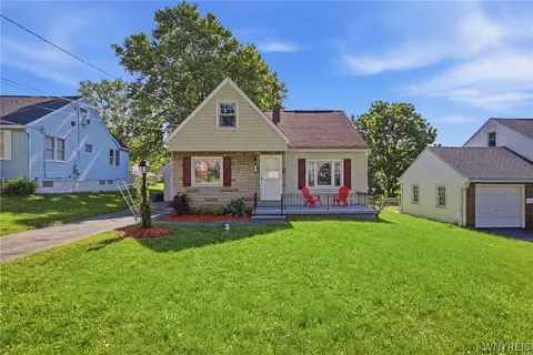 51 Hillcrest Dr, West Seneca, NY 14224