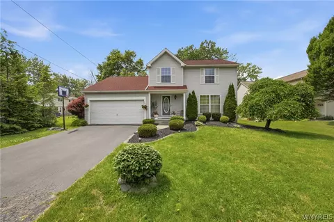 14 Hitching Post Ln, Amherst, NY 14228