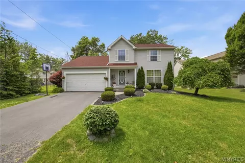 14 Hitching Post Ln, Amherst, NY 14228