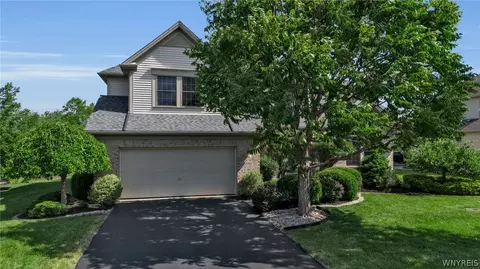 8908 Connemara Ln, Clarence Center, NY 14032