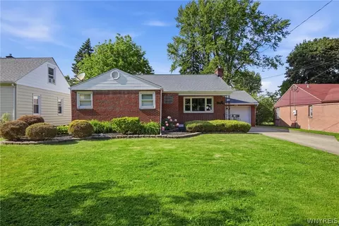 44 Grant St, Lancaster, NY 14086