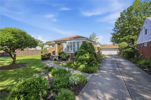 814 George Urban Blvd, Cheektowaga, NY 14225