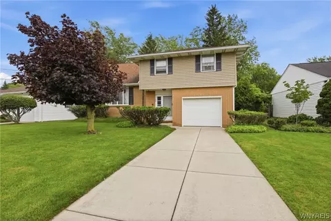 169 Cranwood Dr, West Seneca, NY 14224